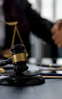 وکیل حقوقی موادی ملکی زندانی قتل رای بازی با کار