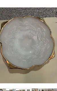 ظرف قدیمی سفید طلایی