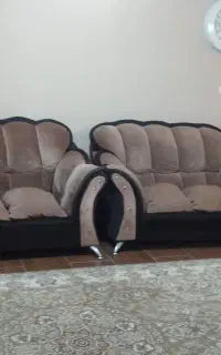 یک دست مبل راحتی۷نفره سالم شکستگی نداره