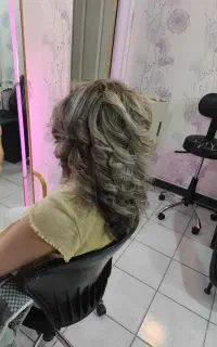 ارائه خدمات آرایشی و زیبایی