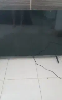 TV Hisense پنل شکسته