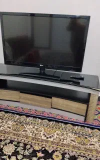 تلویزیون ۵۰ اینچ الجی و میز