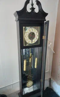 ساعت چوبی ایستاده