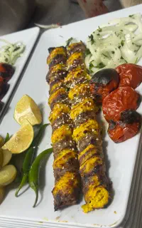 نیروی اقاوخانوم جهت همکاری رستوران بین راهی و اشپز