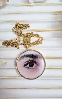 گردنبند چشم رزین