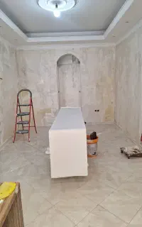 نصاب کاغذدیواری نصب کاغذ نقاش