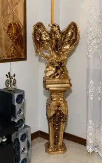 مجسمه عقاب و پایه جدا بدون ایراد
