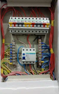 تعمیرات برق درتمامی ساعات شبانه روزبابهترین کیفیت