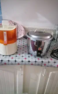 تعدای لوازم اشپزخانه