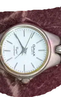 دوعدد ساعت مچی زنانه جنس اصلی لوگو حک‌شده پشت ساعت