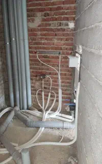 اجرای لوله کشی آب و فاضلاب ساختمان