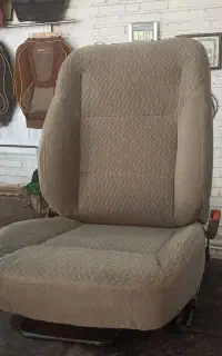 تعمیر صندلی خودرو تخصص ما است