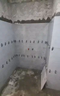 کارگر کاشیکاری وسرامیککاری