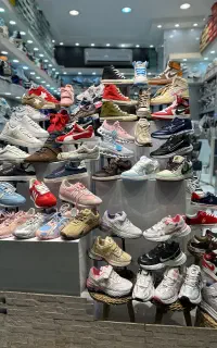 فروشنده خانم