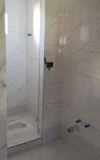 شاگرد کاشی کار