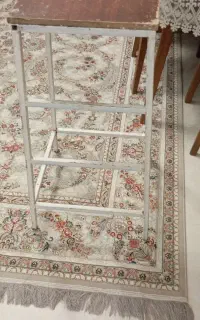 چهار پایه آهنی محکم تمیز