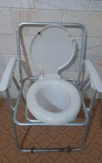 توالت فرنگی پایه فلزی