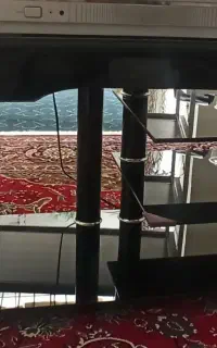 زیر تلویزیونی شیشه ای