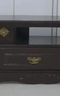 دو عدد میز تلویزیون در حد نو