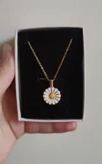 گردنبند طرح گل بابونه