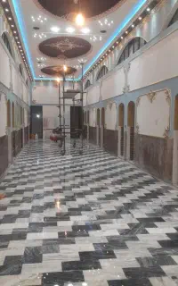 کارگر سالن کار خانم و وردست سنگگ سنتی