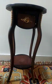 میز تلفن چوبی نقش دار