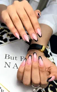 تخفیف ویژه برای مراجعه اول کاشت ناخن