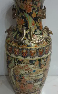 گلدان قدیمی طراحی شده ژاپنی
