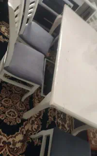 غذاخوری شش نفره تمیز به علت کمبود جا