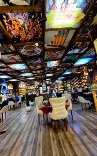 ویتر خاص ترین کافه موزه ایران