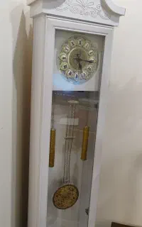 ساعت ایستاده سفید