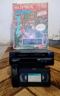 ویدئو سوپرا ضبط و پخش با کنترل و کارتن