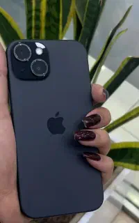 ایفون ۱۵ نرمال رنگ مشکی و سفید