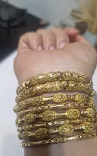 ۶تا النگو و دوتا گوشواره سه تا انگشتر