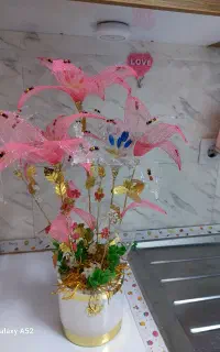 گلدون مصنوعی با گل های توری