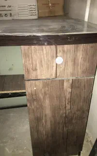 میز اداری و کامپیوتر