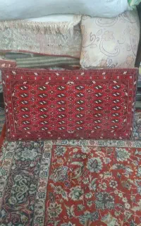 دوعدد پشتی و یک عدد تسبیح بزرگ