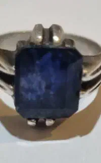 انگشتر نقره فروشی با نگین جذاب یاقوت کبود