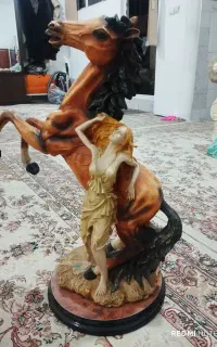 مجسمه اسب و پری