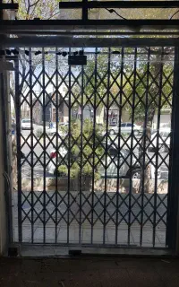 درب آکاردئونی بهمراه شیشه سکوریت