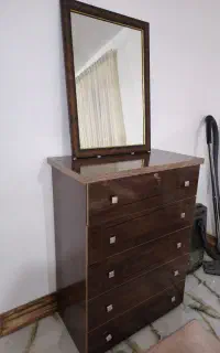 دراور وآینه بزرگ