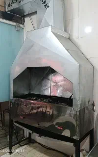 یک منقل کبابی و سه عدد میز صندلی