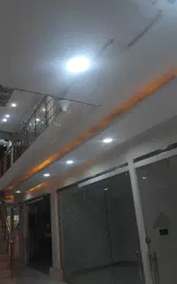 شاگرد .  کمک دست