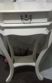 میز تلفن و گلدان....