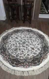 قالیچه گرد افشان