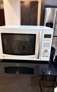 مایکروفر ال جی  LG بسیار تمیز 32 تومان