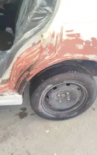 یک نفر استاد نقاش و یک نفر استاد تعمیرات ماشین