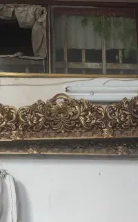 کتیبه بالا پرده