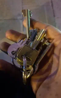 یک دست کلید پیدا شده