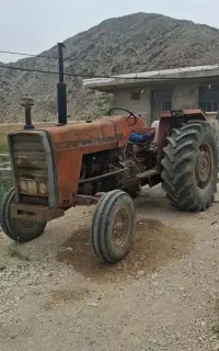 تراکتور با ادوات
